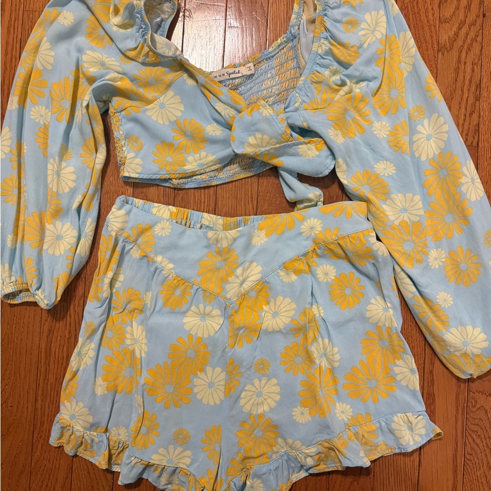 Chic Floral Set in Blue and Yellow